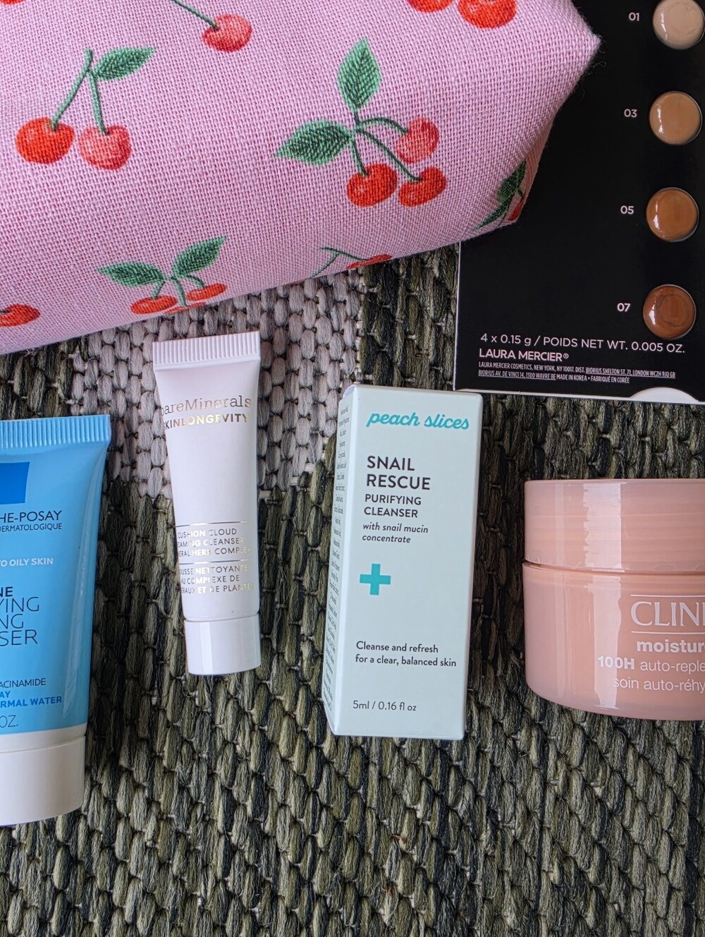 Makeup Bag & Sample Bundle - Picture 3 of 7